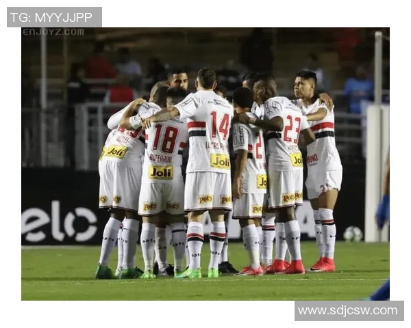 蒙特维多河床队迎战卡托展现足球激情与实力对决